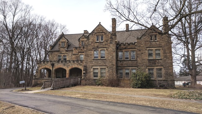 Van Gorder Manor in Willoughby, OH - Building Photo - Building Photo