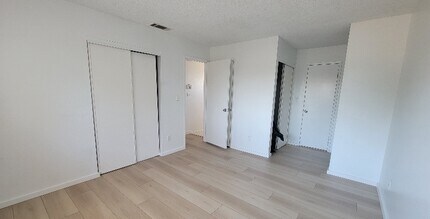 10 Paramount Cir in Sacramento, CA - Building Photo - Building Photo