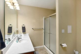 358 E Sequoia St in Republic, MO - Foto de edificio - Building Photo