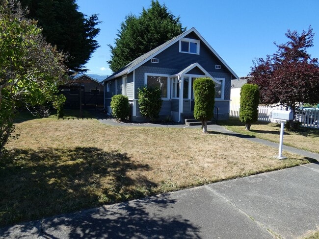 property at 416 E 6th St