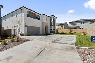 28533 Freedom Ct in Valencia, CA - Building Photo - Building Photo