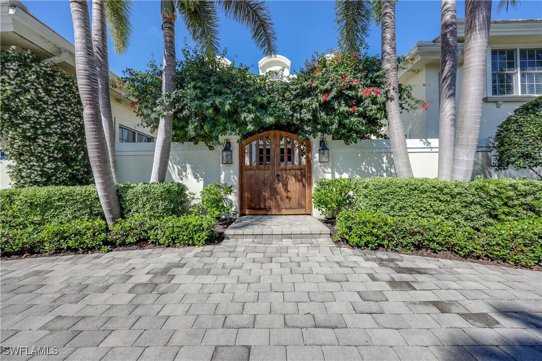 4117 Belair Ln in Naples, FL - Foto de edificio