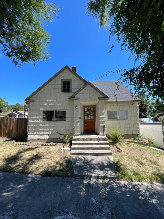 1443 Worden Ave in Klamath Falls, OR - Building Photo