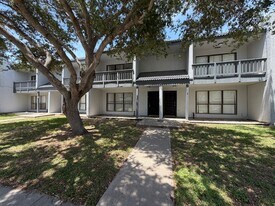 4226 Walnut Hills Dr in Corpus Christi, TX - Building Photo