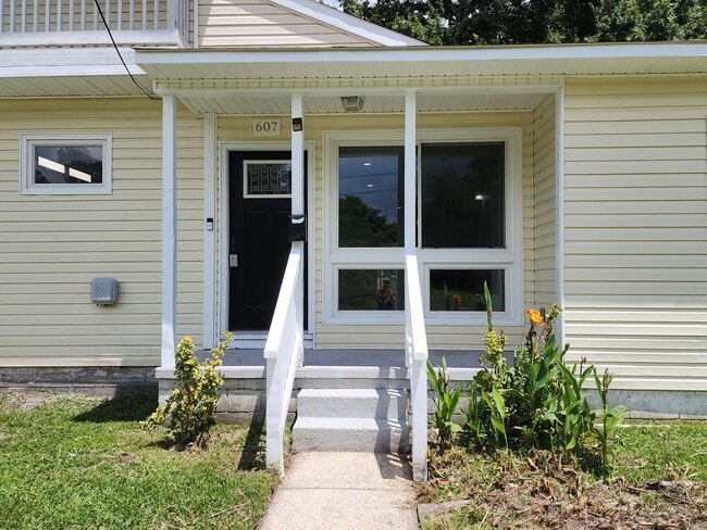 607 New River Dr in Jacksonville, NC - Building Photo - Building Photo