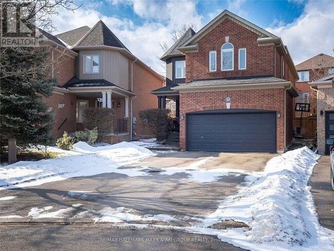 property at 462 Hewitt Cir