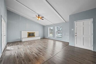 2234 Briarmeadow Dr in Garland, TX - Foto de edificio - Building Photo