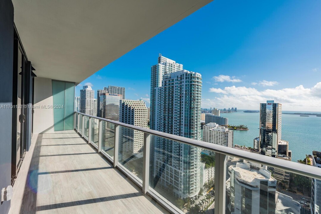 1010 Brickell Ave, Unit 3303 in Miami, FL - Foto de edificio