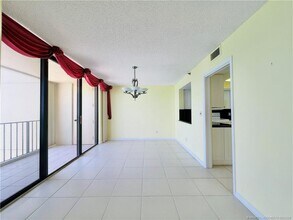 8750 S Ocean Dr in Jensen Beach, FL - Building Photo - Building Photo