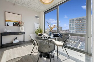 11200 Westgate St in Oak Park, IL - Building Photo - Building Photo