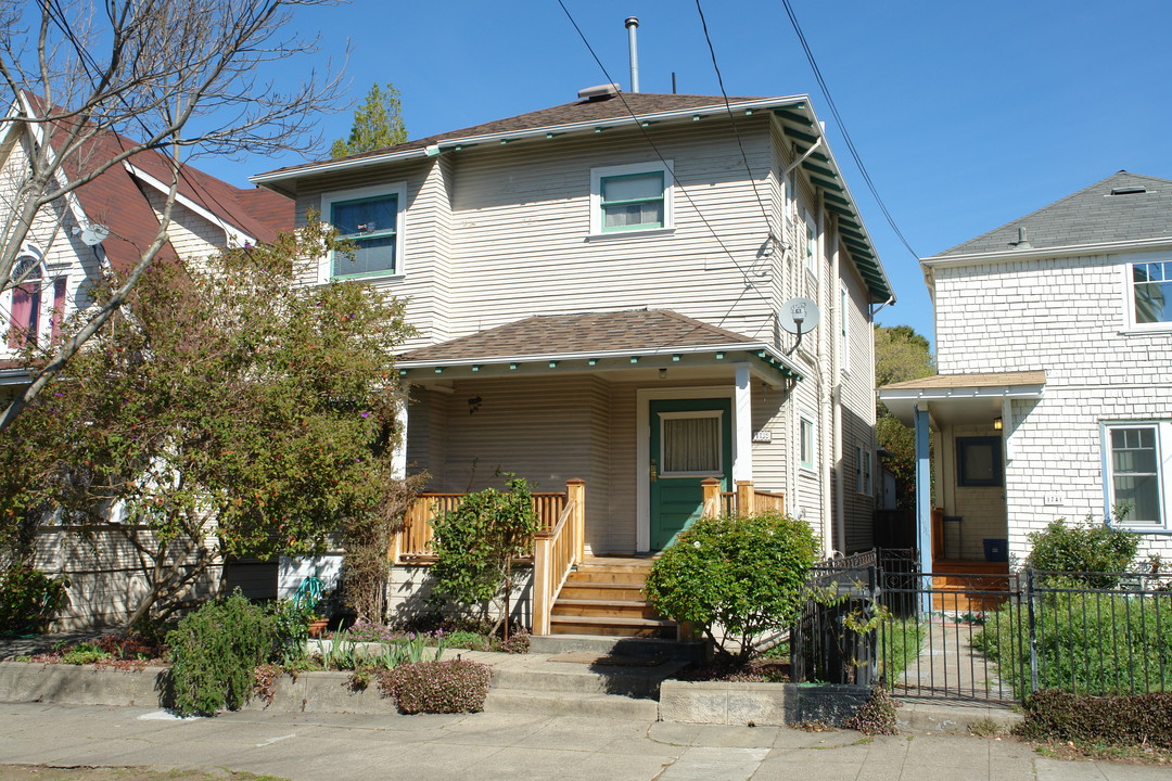 1739 Bancroft Way in Berkeley, CA - Building Photo