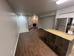 1140 Marina Bay Dr in Kemah, TX - Building Photo - Building Photo