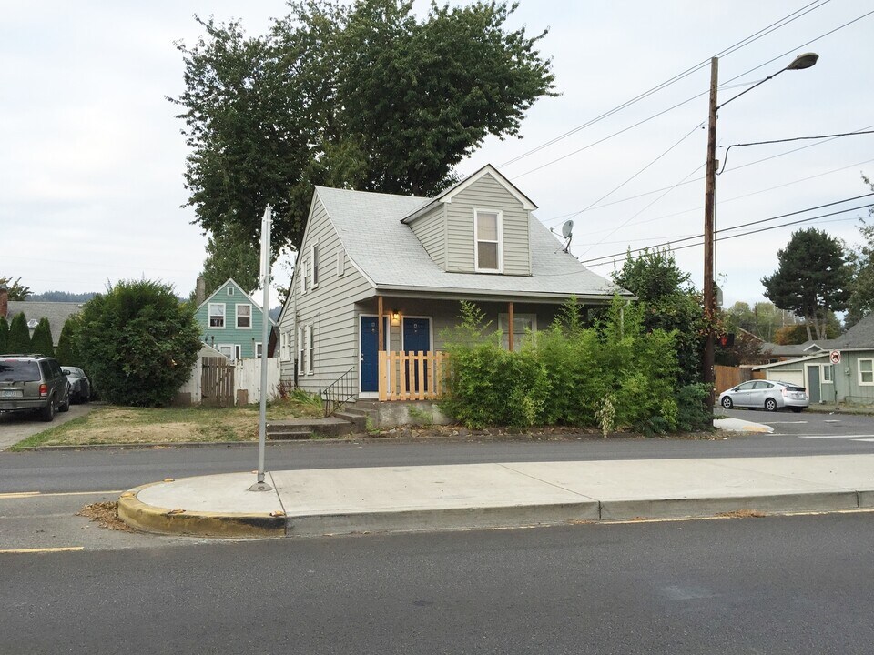 9840 N Lombard St in Portland, OR - Building Photo