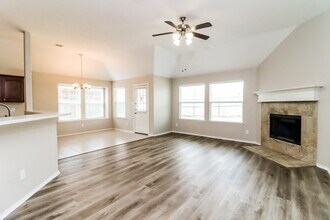 2504 Wakecrest Dr in Fort Worth, TX - Building Photo - Building Photo