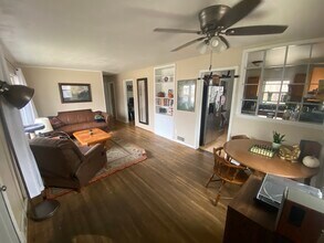 941 E Jefferson St in Iowa City, IA - Building Photo - Building Photo