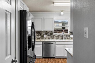 158 Bristol Bend Ln in Dickinson, TX - Building Photo - Building Photo