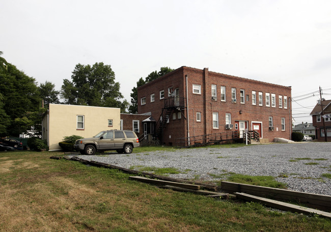 601 Chapel Ave W in Cherry Hill, NJ - Foto de edificio - Building Photo