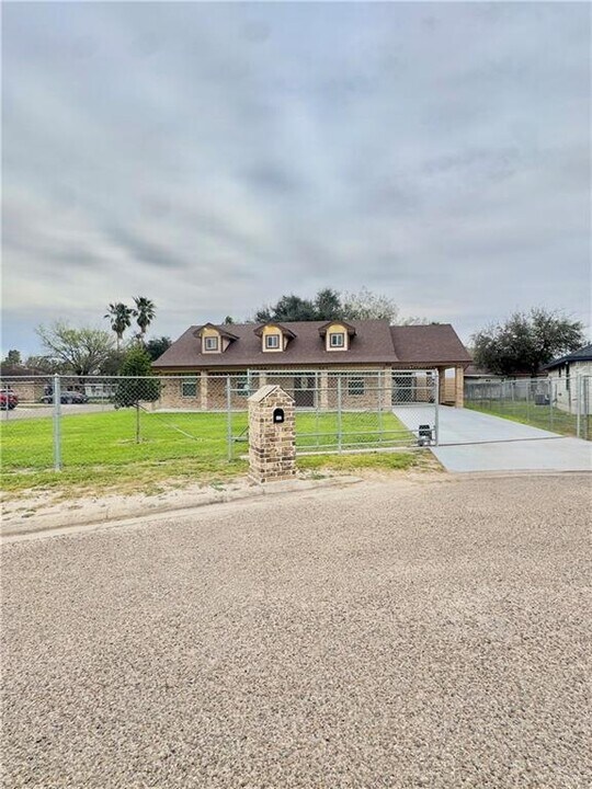 11 Stuart Ct in Alamo, TX - Building Photo