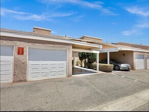 44617 La Paz Rd in Temecula, CA - Foto de edificio - Building Photo