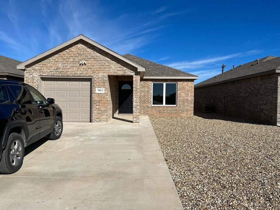 7431 4th St in Lubbock, TX - Building Photo