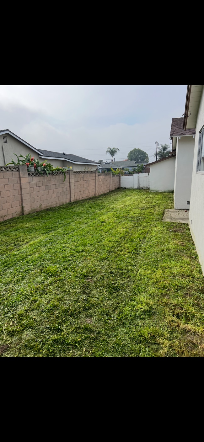 6131 Choctaw Dr in Westminster, CA - Building Photo - Building Photo