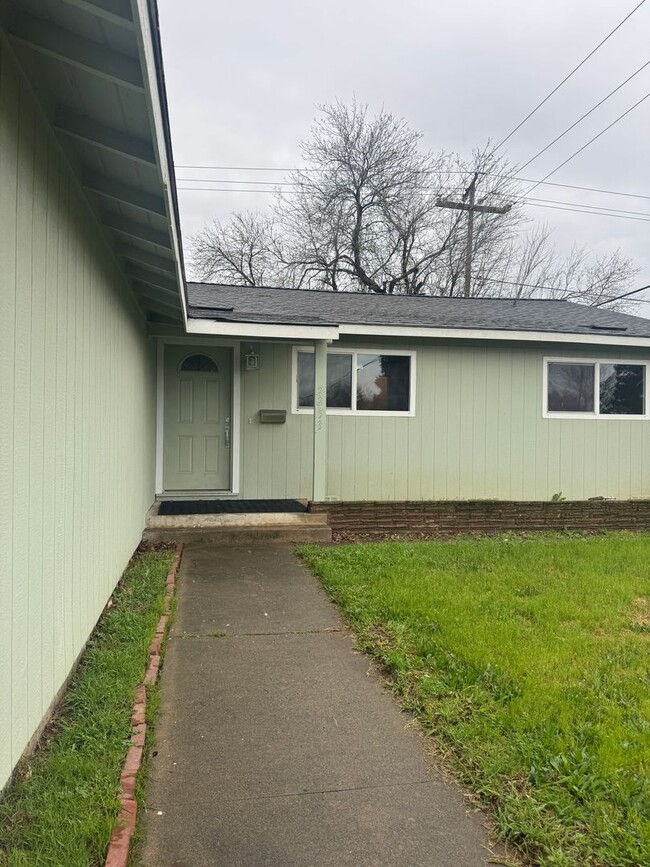 2253 Zinfandel Dr in Rancho Cordova, CA - Building Photo - Building Photo