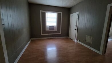 428 W Wardville St, Unit wardville small side east in Cleburne, TX - Building Photo - Building Photo