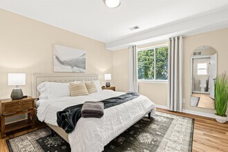 18365 Sharon Ln in Roseville, MI - Foto de edificio - Building Photo