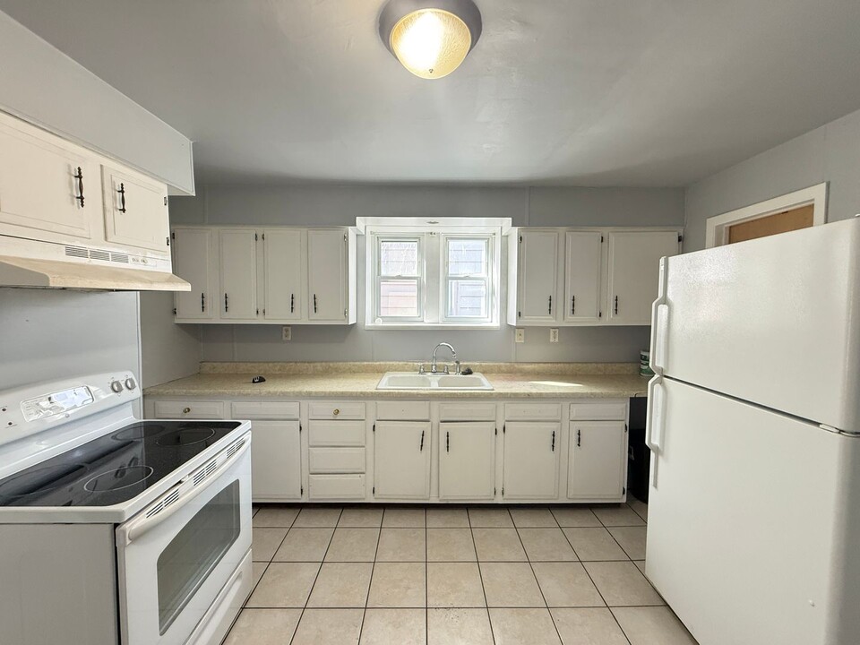 1231 1/2-1409 1/2 18th Ave in East Moline, IL - Building Photo