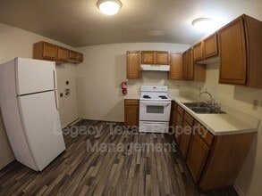 1106 Williams Ave in Cleburne, TX - Building Photo - Building Photo