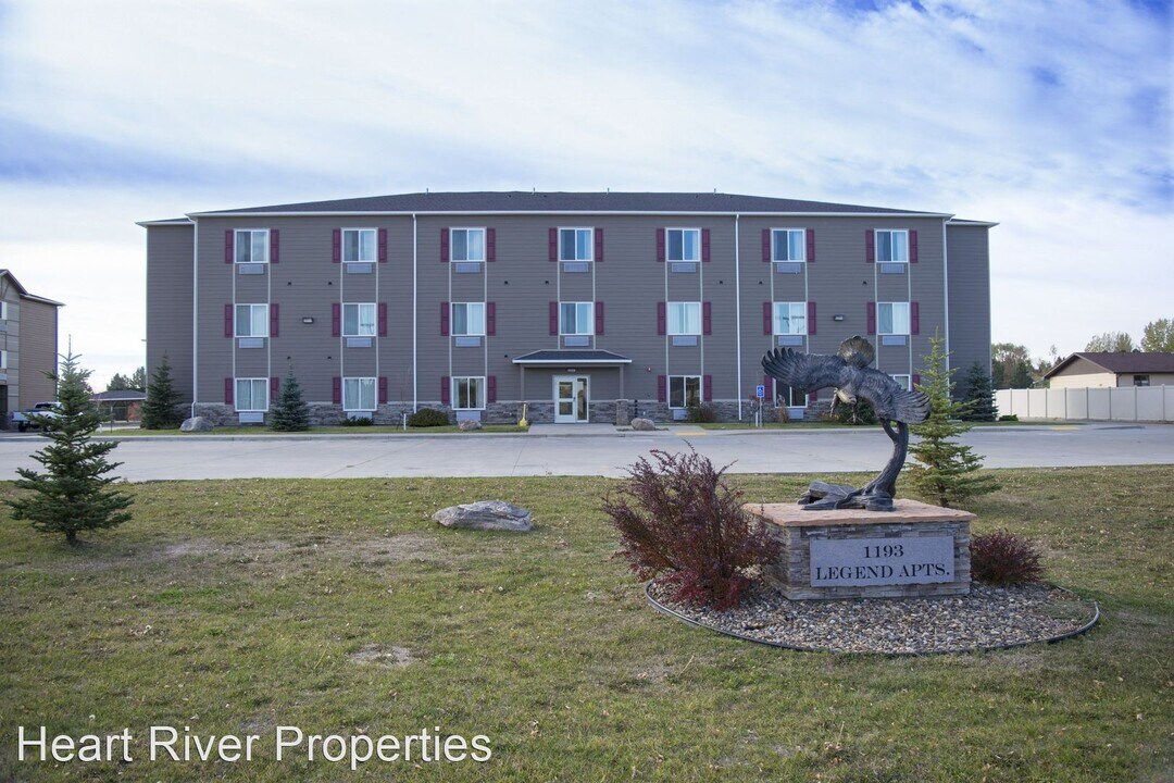 1193 14th St W in Dickinson, ND - Building Photo