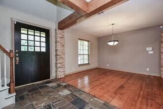 1240 Bingle Rd in Houston, TX - Building Photo - Building Photo