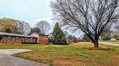 5030 Strickland Rd in Gainesville, GA - Building Photo - Building Photo