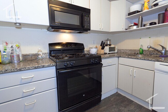 127 Glenville Ave in Boston, MA - Foto de edificio - Building Photo