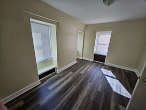 19 Negus St, Unit #5 19 Negus St in Webster, MA - Foto de edificio - Building Photo