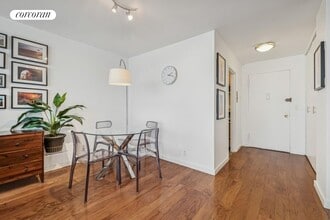 200 E 58th St in New York, NY - Foto de edificio - Building Photo