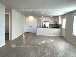 10510 Varmus Dr, Unit 300C-102 in Converse, TX - Foto de edificio - Building Photo