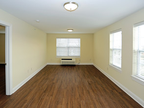 75 Main Street in Woodbridge, NJ - Building Photo - Interior Photo