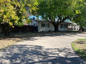 4741 Fleming Way in Olivehurst, CA - Building Photo - Building Photo