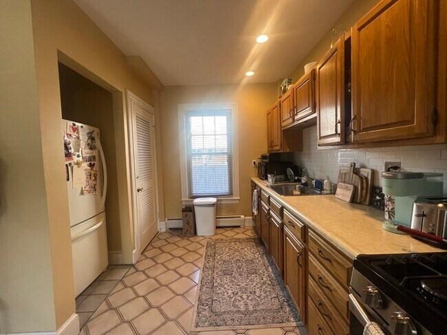 27 Holton St in Medford, MA - Building Photo - Building Photo