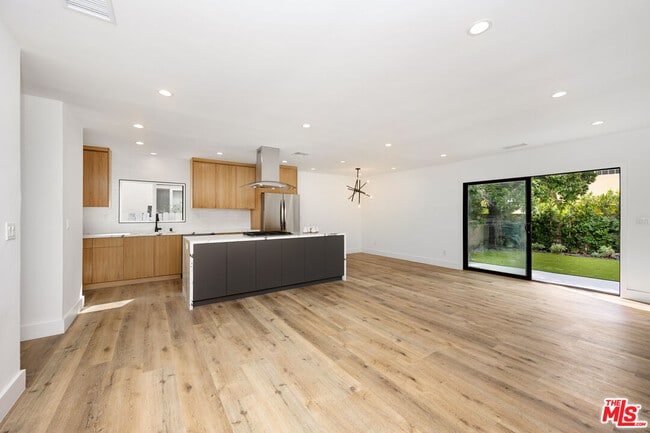 property at 5627 Agnes Ave