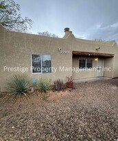 2727 N Dodge Blvd in Tucson, AZ - Building Photo