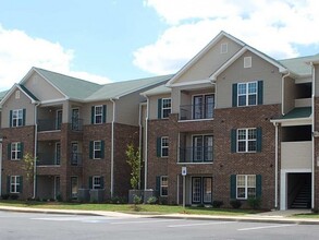 Rosewood Place Apartments in Selmer, TN - Building Photo - Building Photo