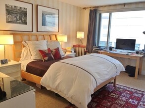 1 Huntington Ave, Unit 405 in Boston, MA - Foto de edificio - Building Photo