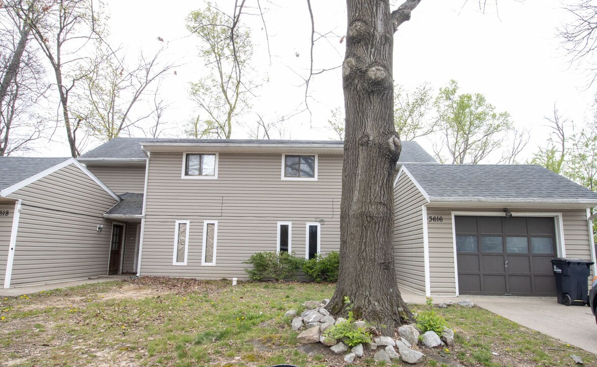 3616-3618-3618 W Sugar Tree Ln in Columbia, MO - Building Photo
