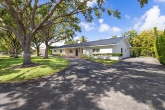 13050 SW 71st Ave in Miami, FL - Building Photo - Building Photo