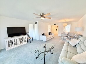 4900 Biscayne Dr in Naples, FL - Building Photo - Building Photo