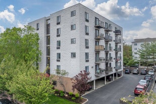 Park Lane Condominium in Hackensack, NJ - Building Photo