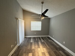 2871 N Oakland Forest Dr in Oakland Park, FL - Building Photo - Building Photo