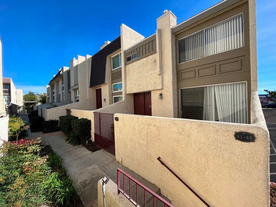9950 CA-27 in Los Angeles, CA - Building Photo